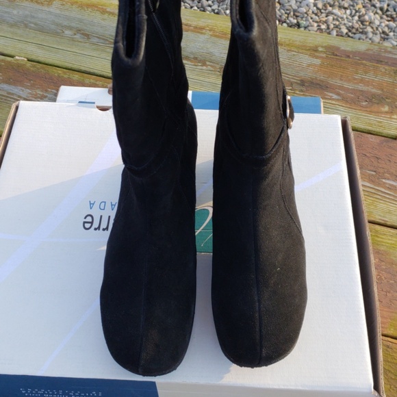 Henri Pierre Canada Genuine Black Suede Boots Women's Size 8 Wide - Picture 2 of 4